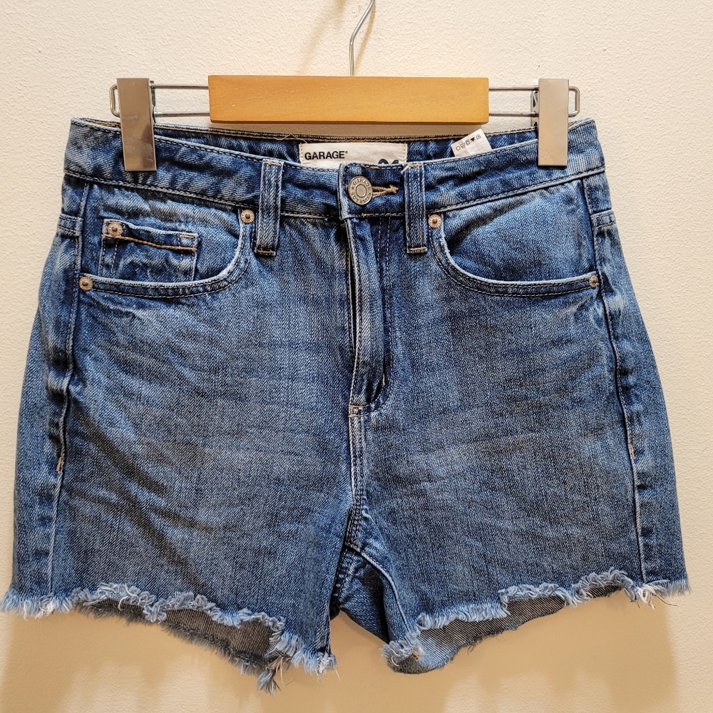 Garage mom short jeans 01